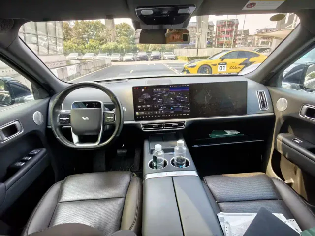 Li Auto L9 — Фото автомобиля 7