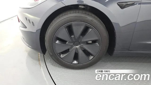 Tesla Model 3 — Фото автомобиля 5