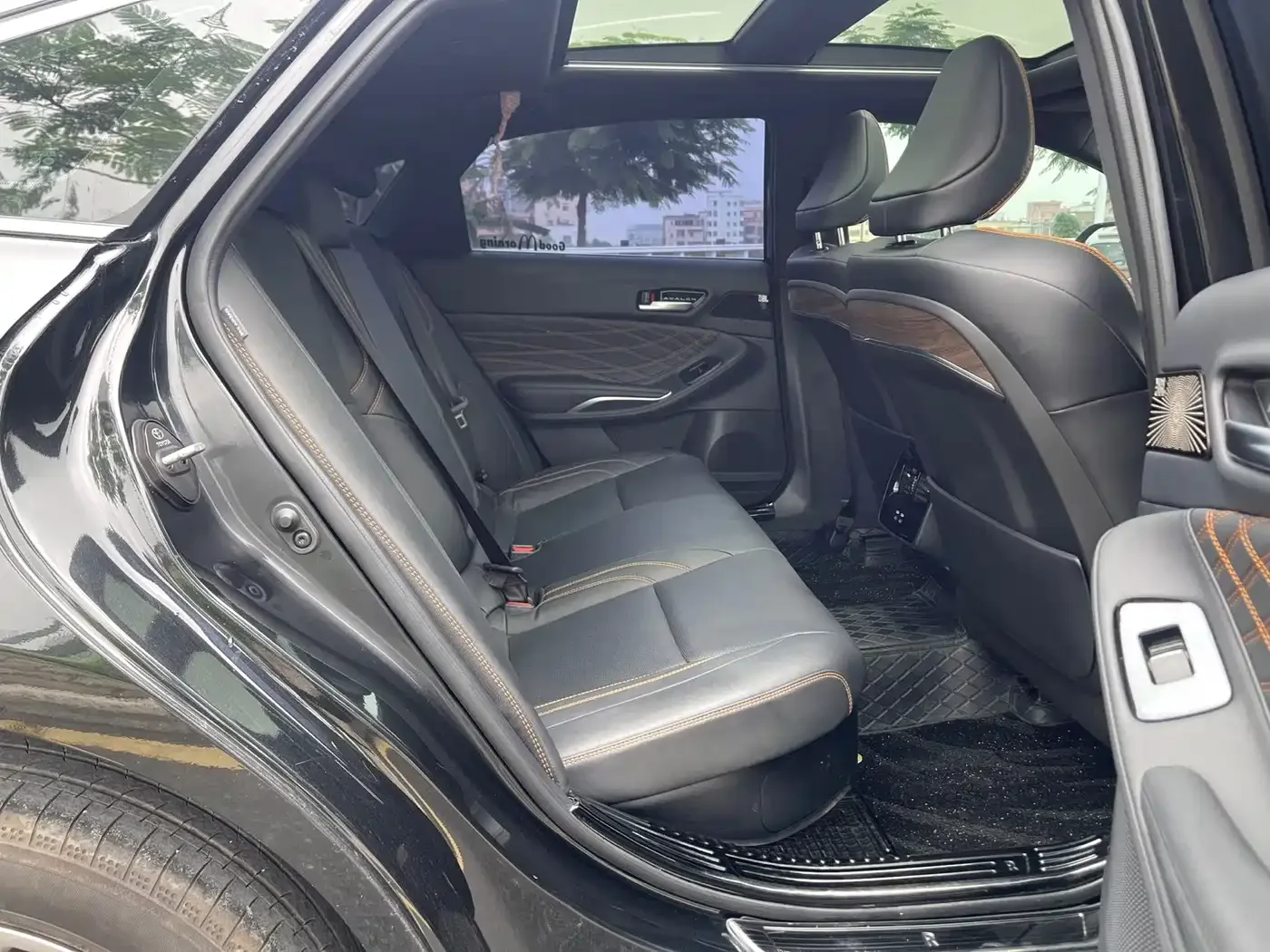 Toyota Avalon 2024 Hybrid 2.0L Luxury Edition — Фото автомобиля 15