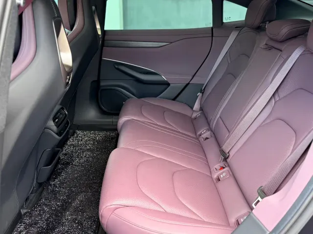 Xiaomi SU7 — Фото автомобиля 9