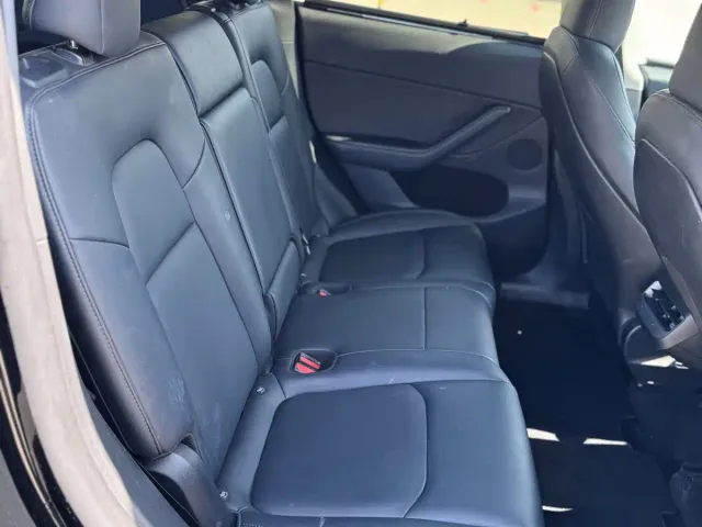 Tesla Model Y — Фото автомобиля 17