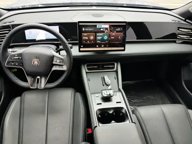 BYD Qin L — Фото автомобиля 9