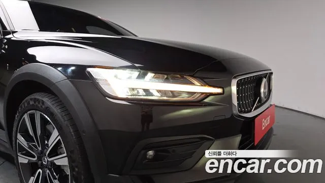 Вольво V60 V60 Cross Country 2 поколение B5 Ultimate AWD — Фото автомобиля 18