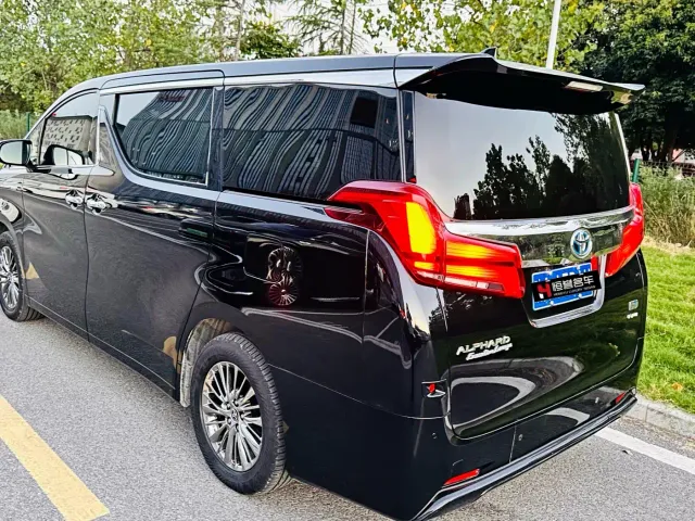 Toyota Alphard — Фото автомобиля 19