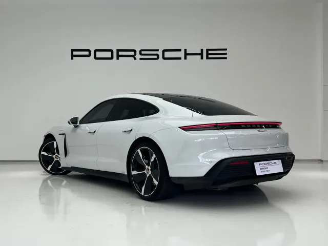 Porsche Taycan 2022 Taycan — Фото автомобиля 7
