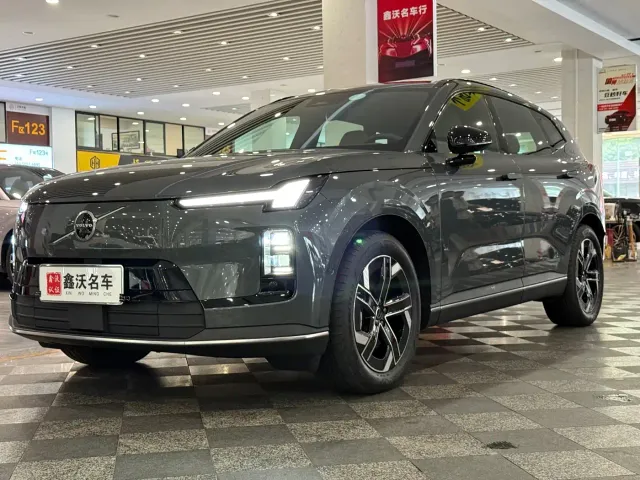 Фотография автомобиля — Volvo XC70 Plug-in Hybrid
