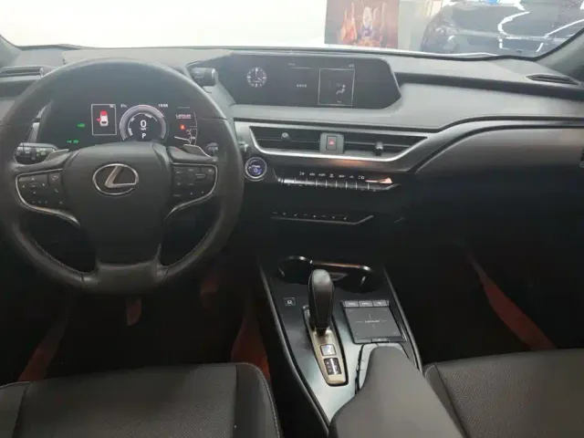 Lexus UX — Фото автомобиля 12