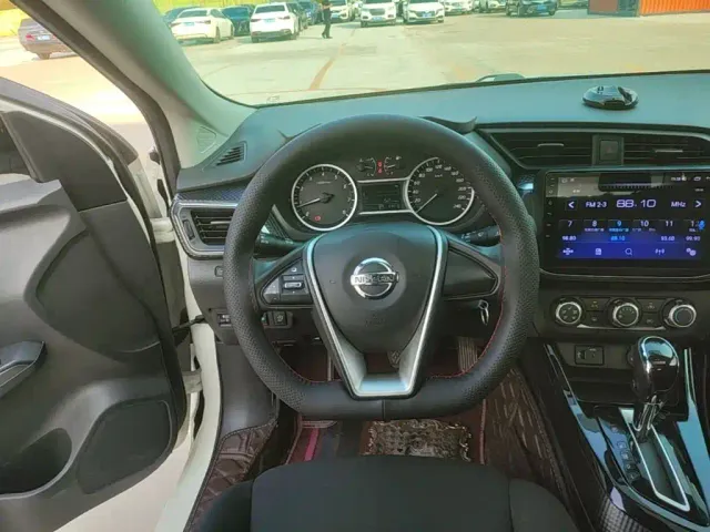 Nissan Bluebird — Фото автомобиля 10