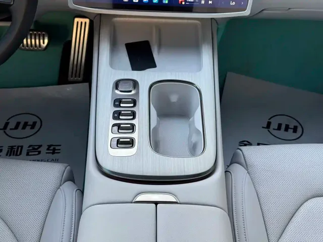 Xiaomi SU7 — Фото автомобиля 12