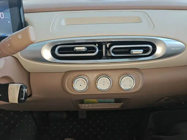 Wuling Hongguang Mini EV — Фото автомобиля 12