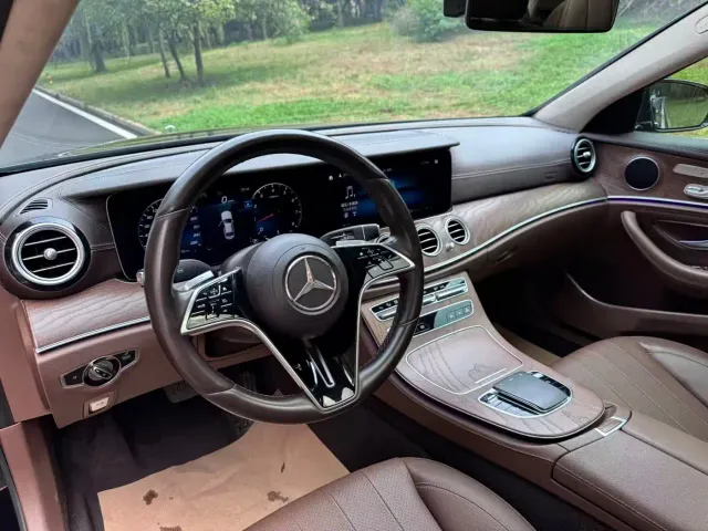 Mercedes-Benz E-Class — Фото автомобиля 6