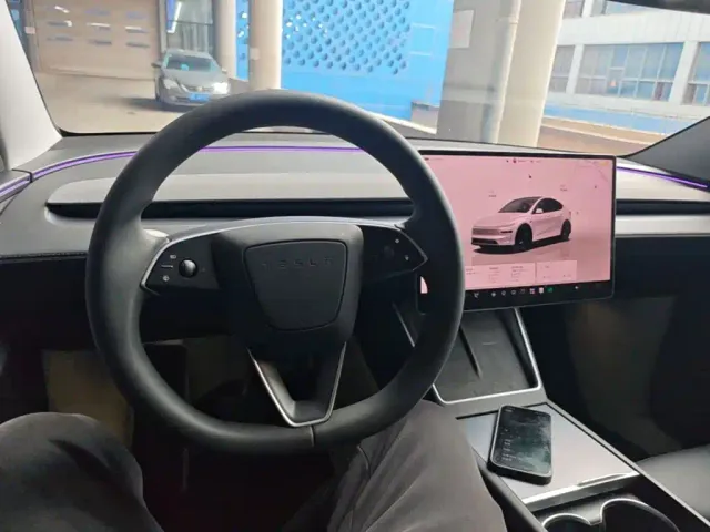 Tesla Model Y — Фото автомобиля 9