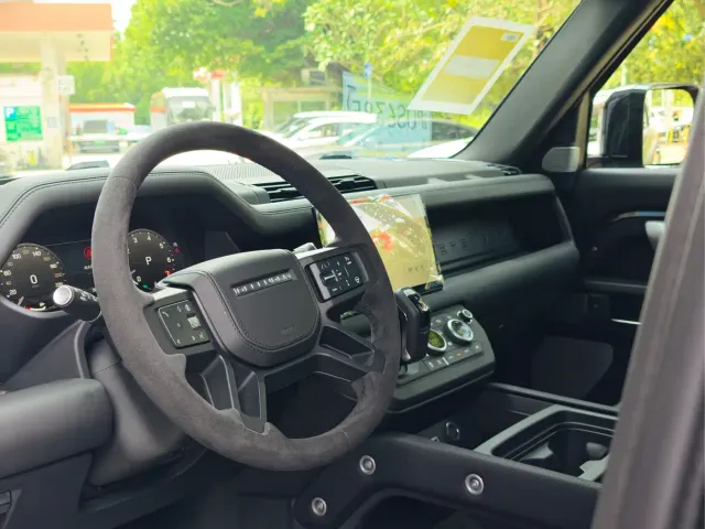 Land Rover Defender — Фото автомобиля 4