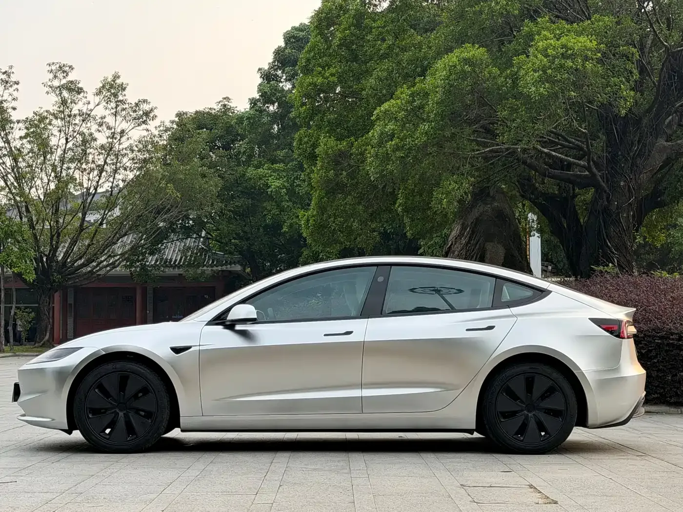 Tesla Model 3 2025 Model Year Facelift Rear-Wheel Drive — Фото автомобиля 4
