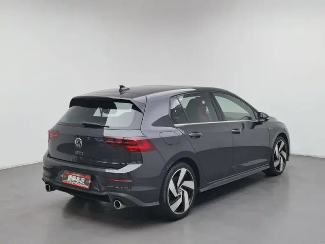 Volkswagen Golf GTI — Фото автомобиля 2