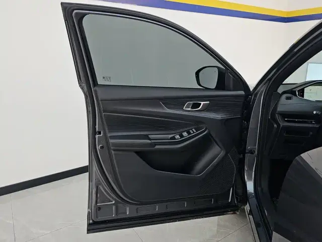 Changan Qiyuan Q05 — Фото автомобиля 7