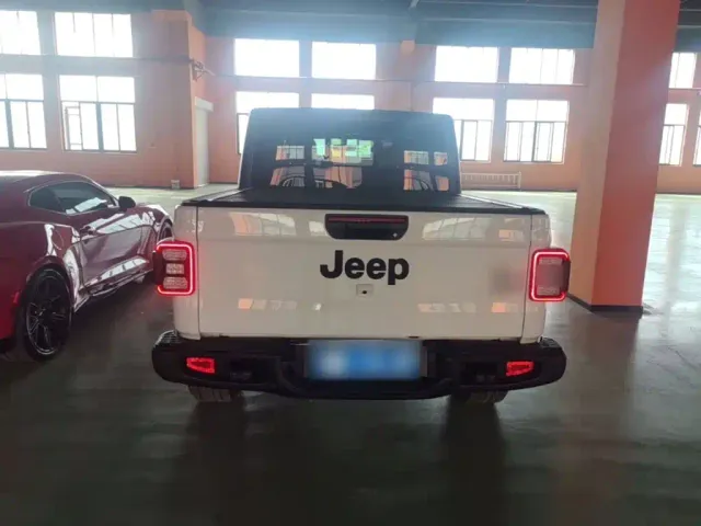 Jeep Gladiator — Фото автомобиля 5