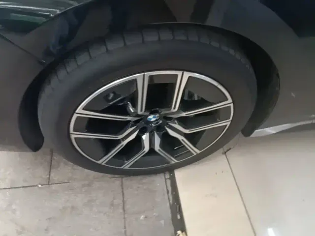 BMW 7 Series — Фото автомобиля 22