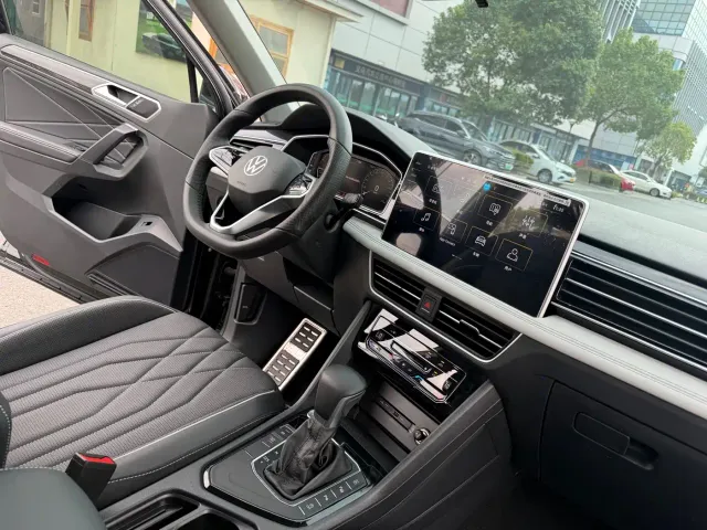 Volkswagen Tiguan L — Фото автомобиля 14