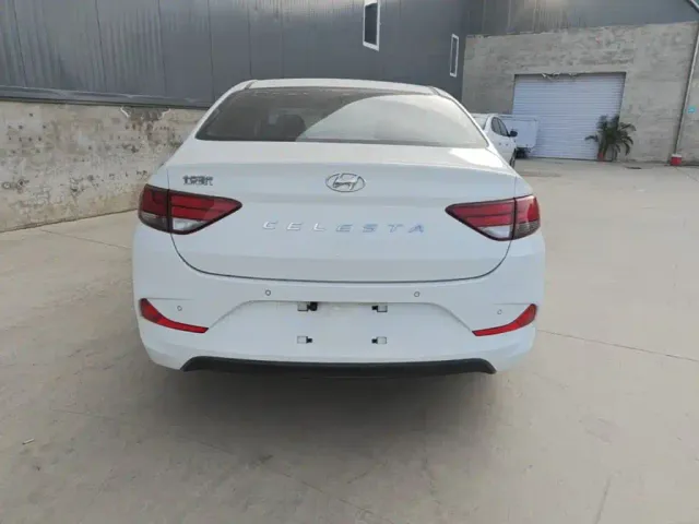 Hyundai Elantra — Фото автомобиля 5