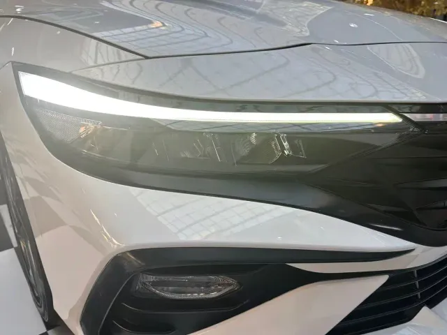 Hyundai Elantra — Фото автомобиля 4