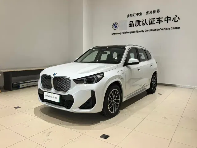 Фотография автомобиля — BMW iX1