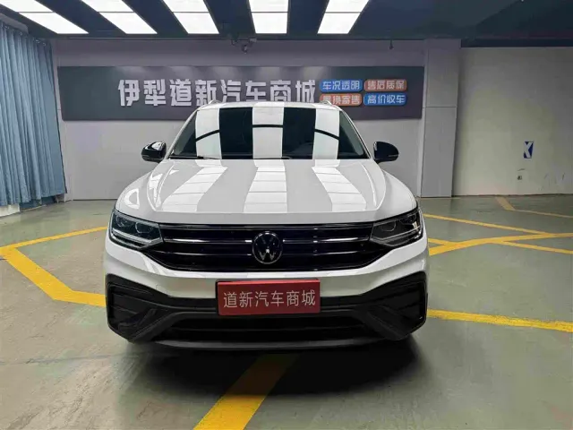 Volkswagen Tiguan L — Фото автомобиля 2