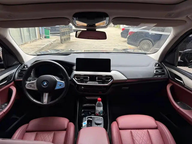 BMW iX3 — Фото автомобиля 9