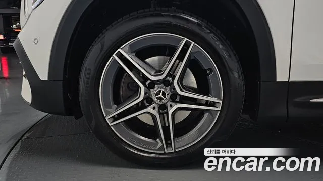Mercedes-Benz GLB-Class — Фото автомобиля 5
