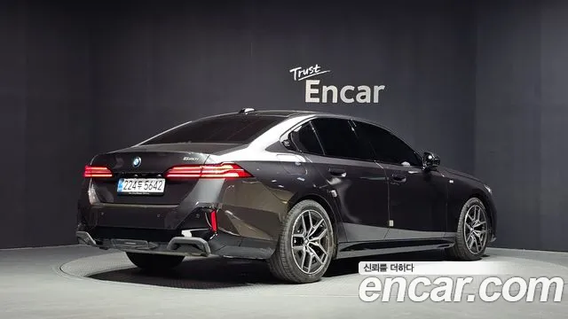 BMW 5-Series — Фото автомобиля 2