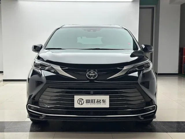Toyota Sienna — Фото автомобиля 3