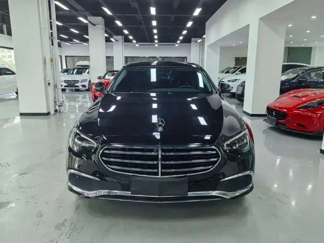Mercedes-Benz E-Class — Фото автомобиля 2