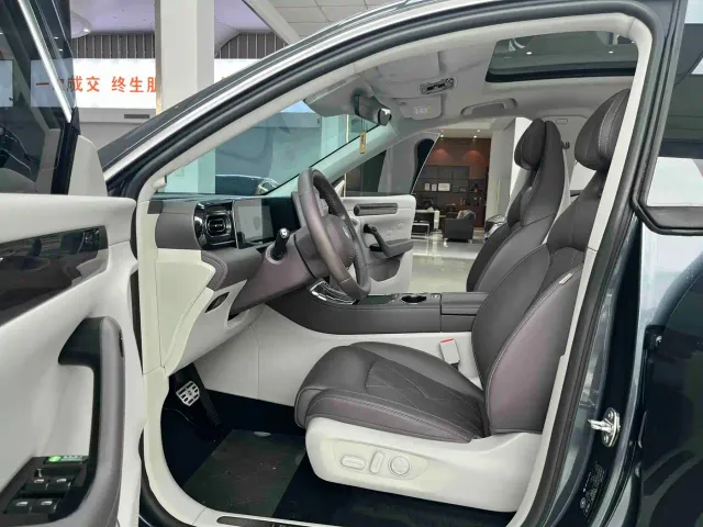Leapmotor C11 — Фото автомобиля 9