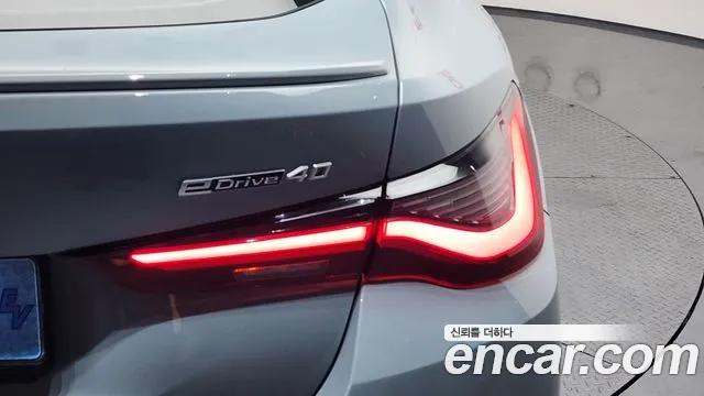 BMW i4 — Фото автомобиля 19