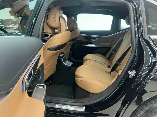 Mercedes-Benz E-Class — Фото автомобиля 9
