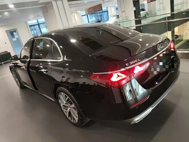 Mercedes-Benz E-Class — Фото автомобиля 7