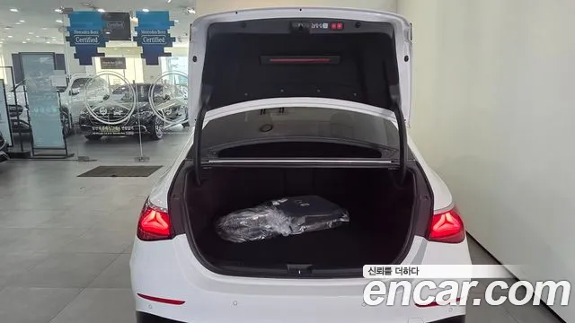 Mercedes-Benz E-Class — Фото автомобиля 14