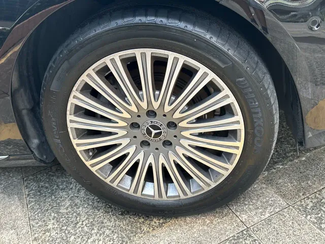 Mercedes-Benz E-Class — Фото автомобиля 16