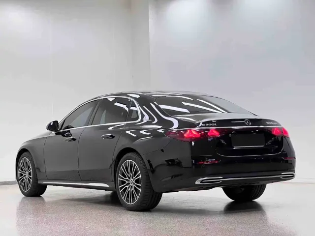 Mercedes-Benz E-Class — Фото автомобиля 5