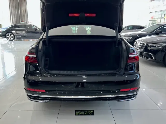 Audi A8 — Фото автомобиля 25
