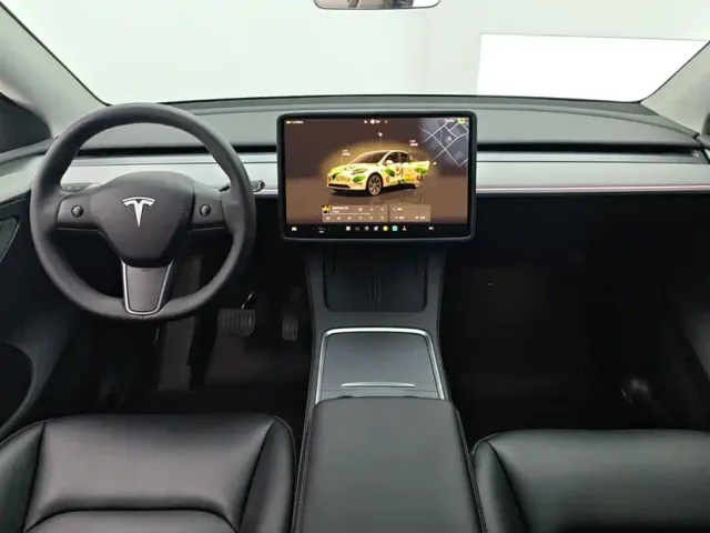 Tesla Model Y — Фото автомобиля 12