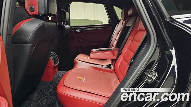 Porsche Macan — Фото автомобиля 12
