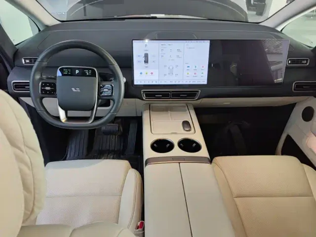 Li Auto MEGA — Фото автомобиля 9