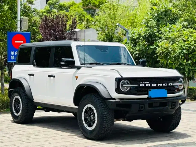 Ford Bronco — Фото автомобиля 3