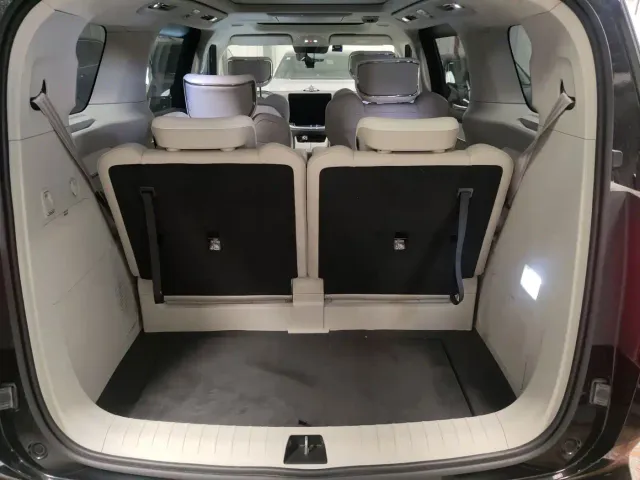 Volvo EM90 — Фото автомобиля 7