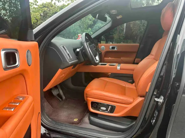 Li Auto L8 — Фото автомобиля 4