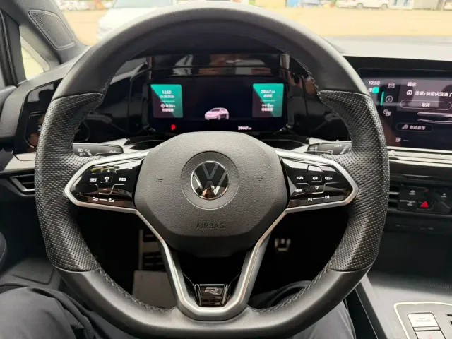 Volkswagen Golf — Фото автомобиля 12
