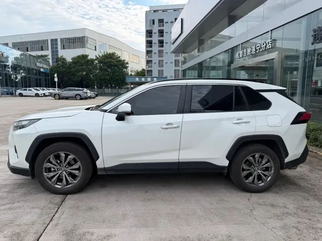 Toyota RAV4 — Фото автомобиля 7