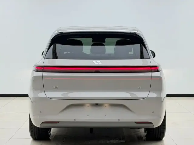 Li Auto L6 — Фото автомобиля 23