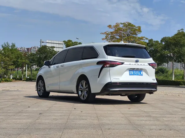 Toyota Sienna — Фото автомобиля 6